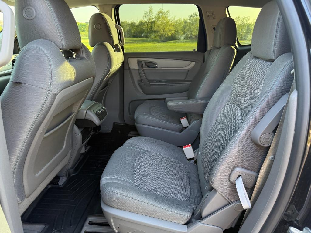 2017 Chevrolet Traverse LT photo