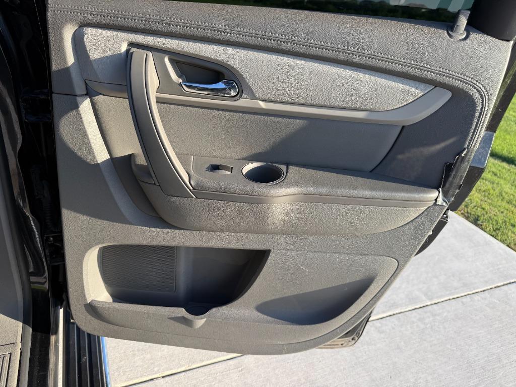 2017 Chevrolet Traverse LT photo