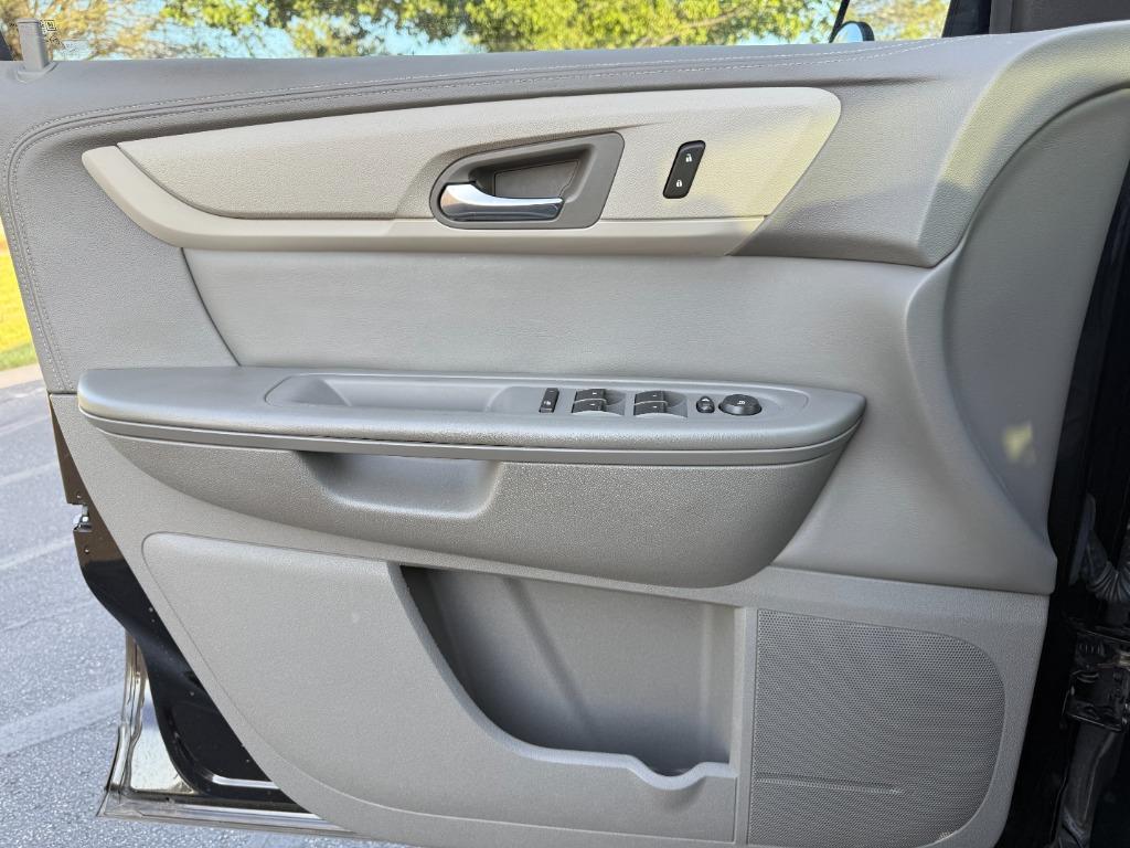 2017 Chevrolet Traverse LT photo