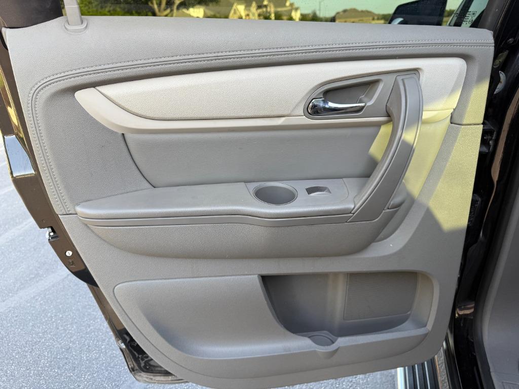 2017 Chevrolet Traverse LT photo