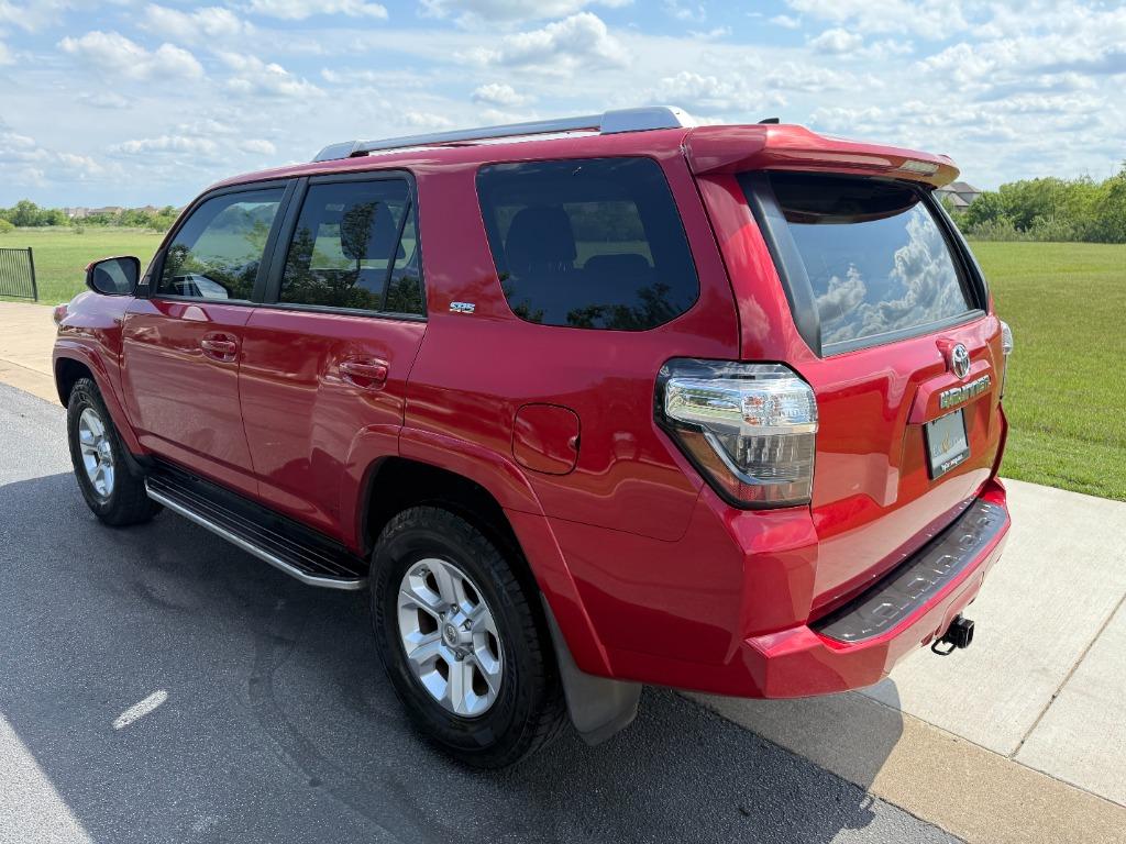 2018 Toyota 4Runner SR5 photo
