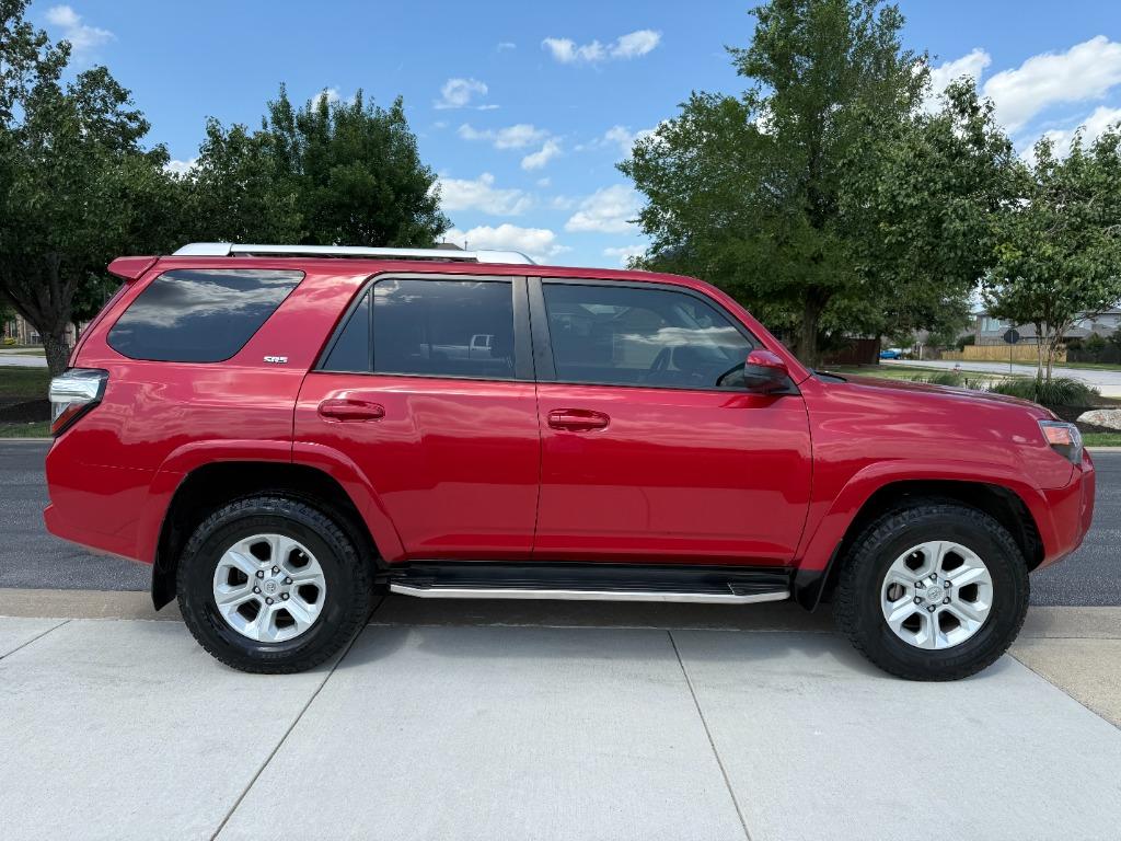 2018 Toyota 4Runner SR5 photo