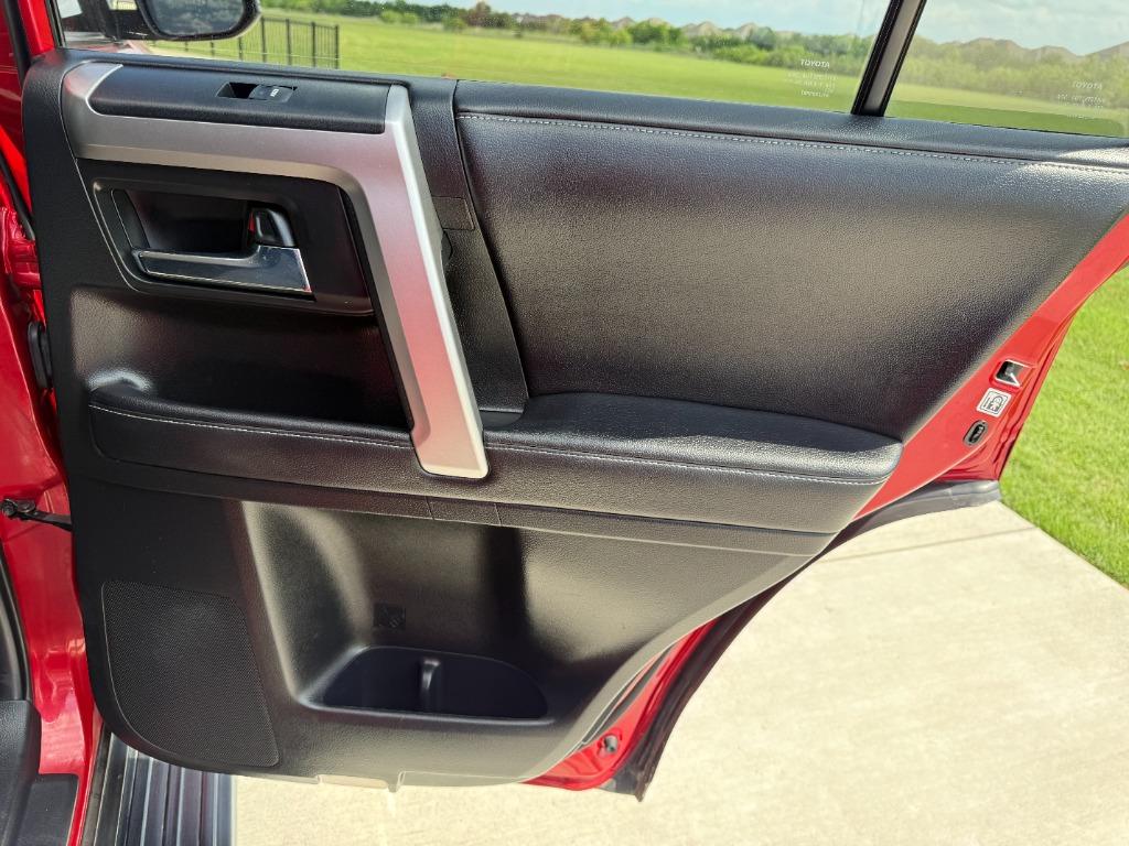 2018 Toyota 4Runner SR5 photo