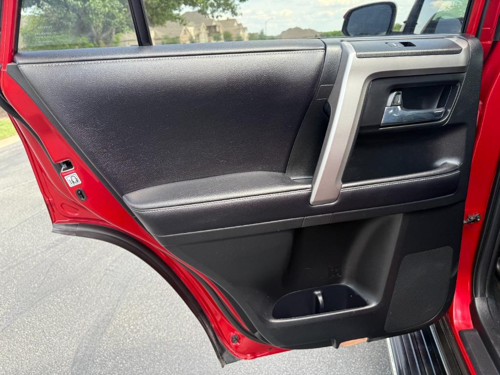 2018 Toyota 4Runner SR5 photo