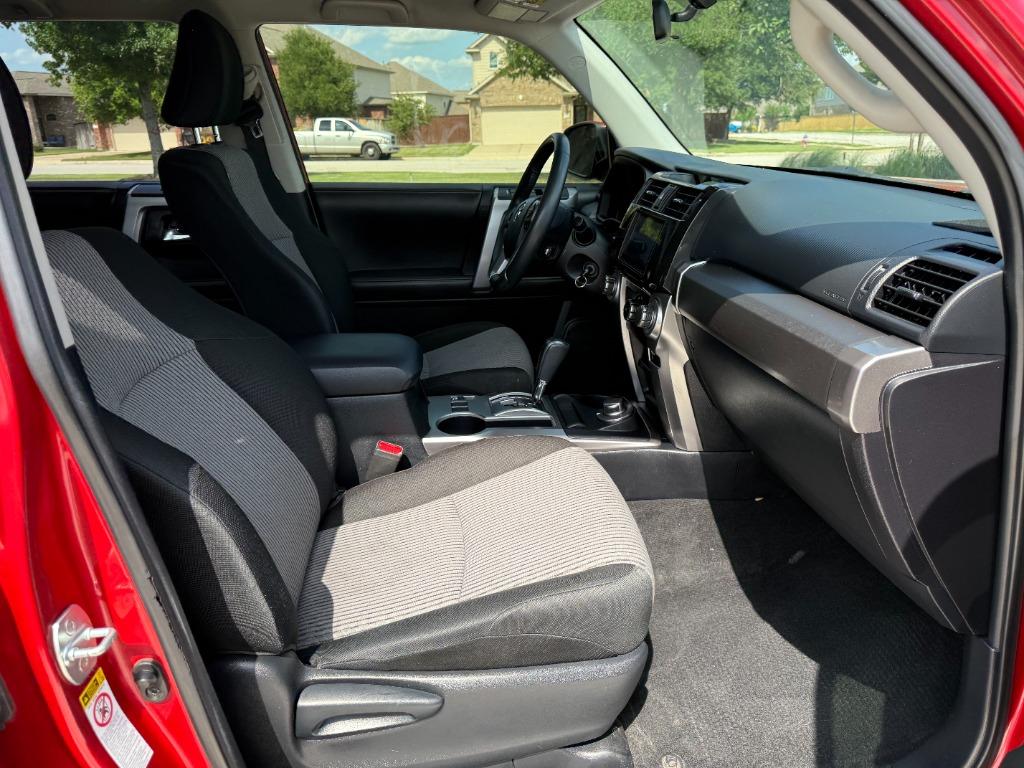 2018 Toyota 4Runner SR5 photo