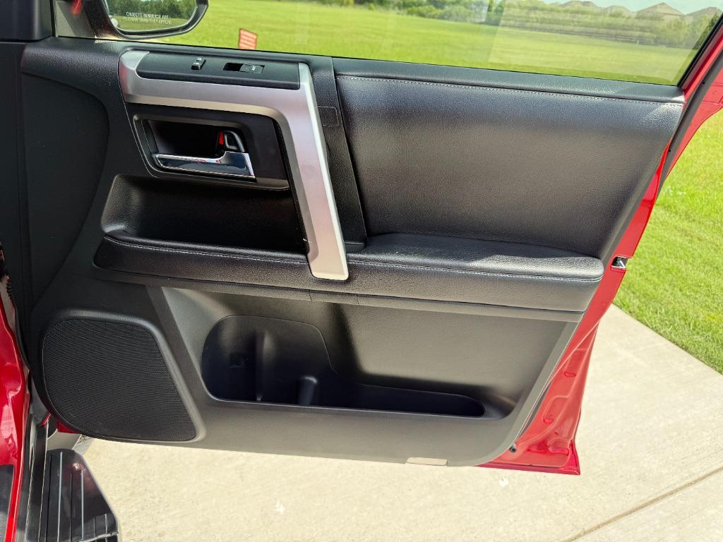 2018 Toyota 4Runner SR5 photo