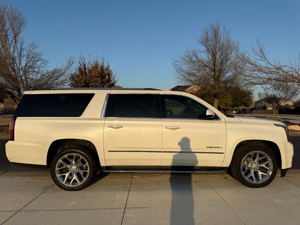 2018 GMC Yukon XL 1500 Denali photo