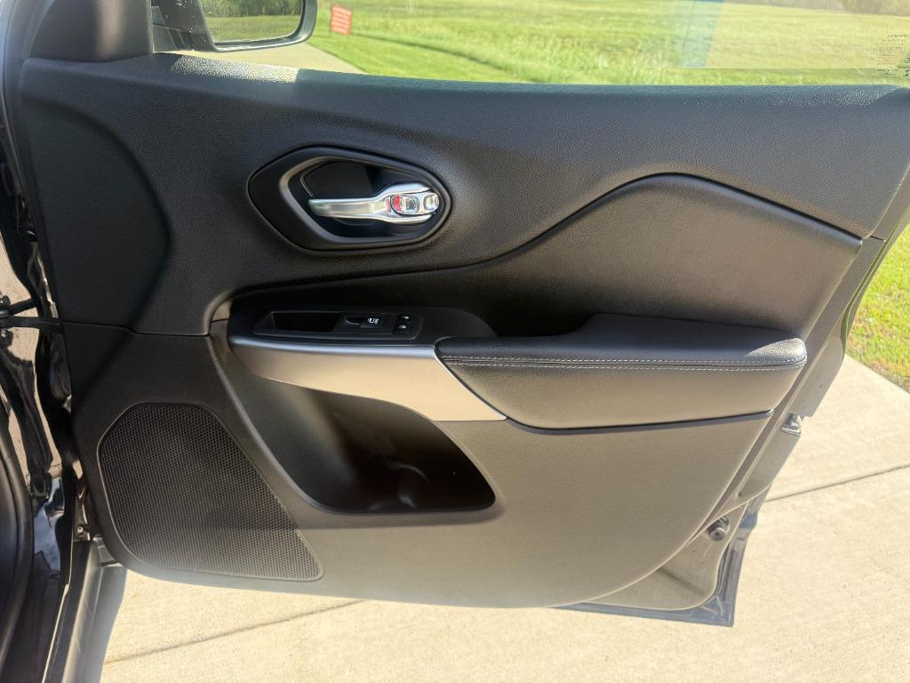 2019 Jeep Cherokee - $12,910