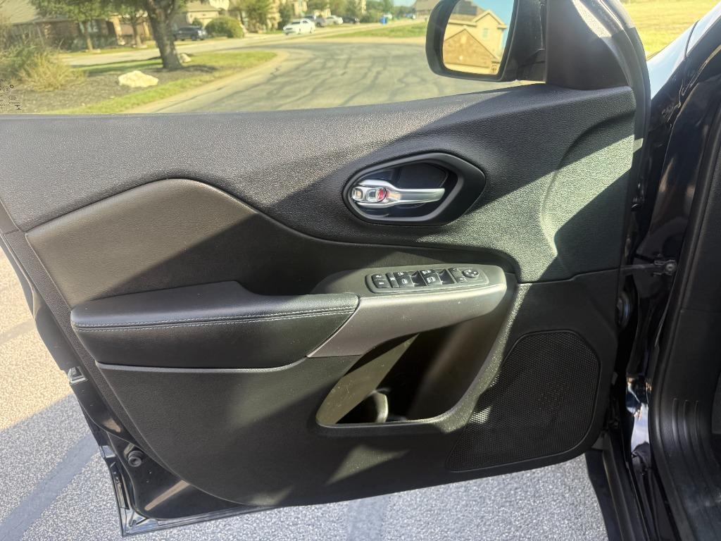 2019 Jeep Cherokee - $12,910