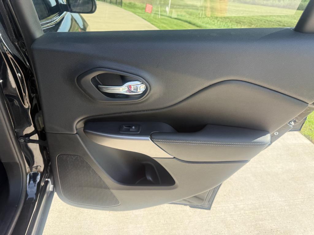 2019 Jeep Cherokee - $12,910