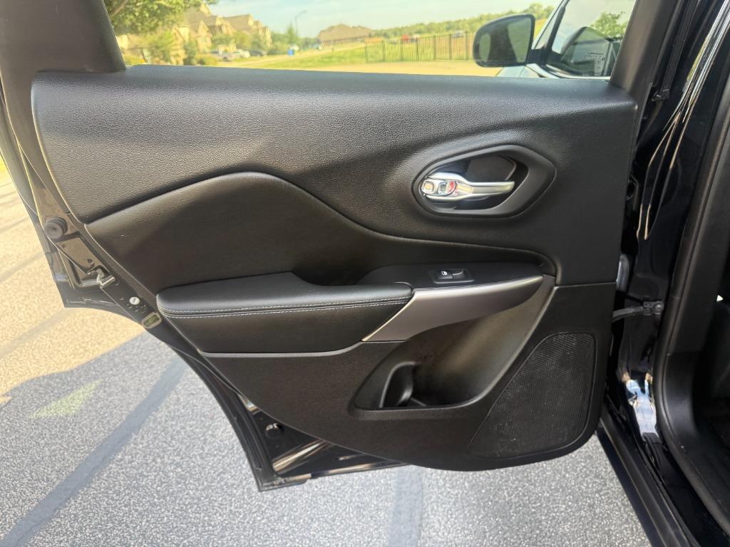 2019 Jeep Cherokee - $12,910