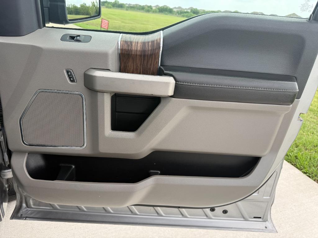 2020 Ford F150 Lariat photo