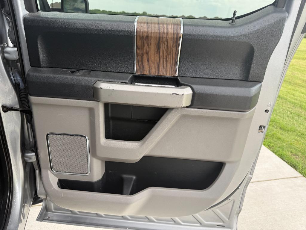 2020 Ford F150 Lariat photo