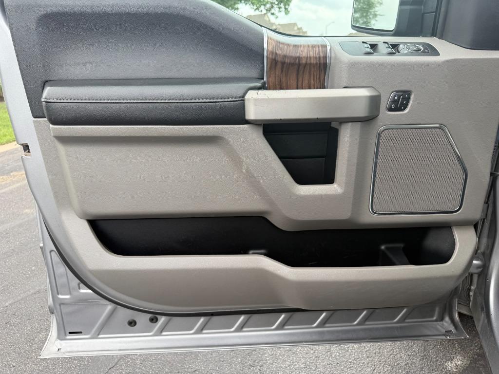 2020 Ford F150 Lariat photo