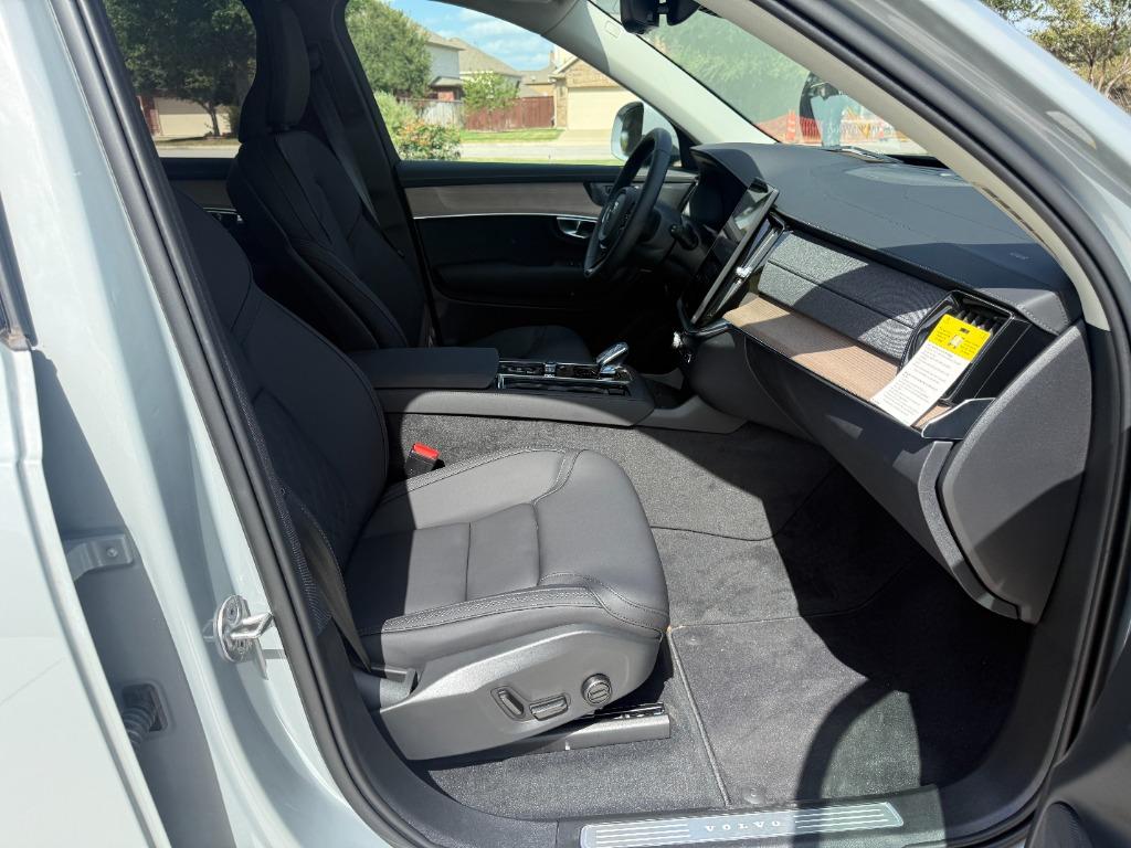 2025 Volvo XC90 - $51,900