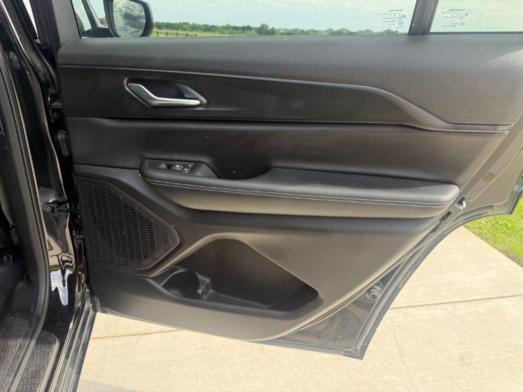 2025 Jeep Cherokee - $31,800