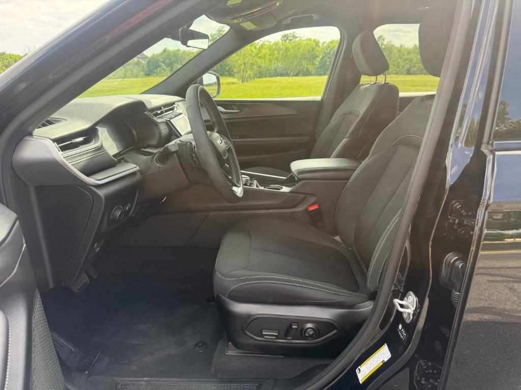 2025 Jeep Cherokee - $31,800