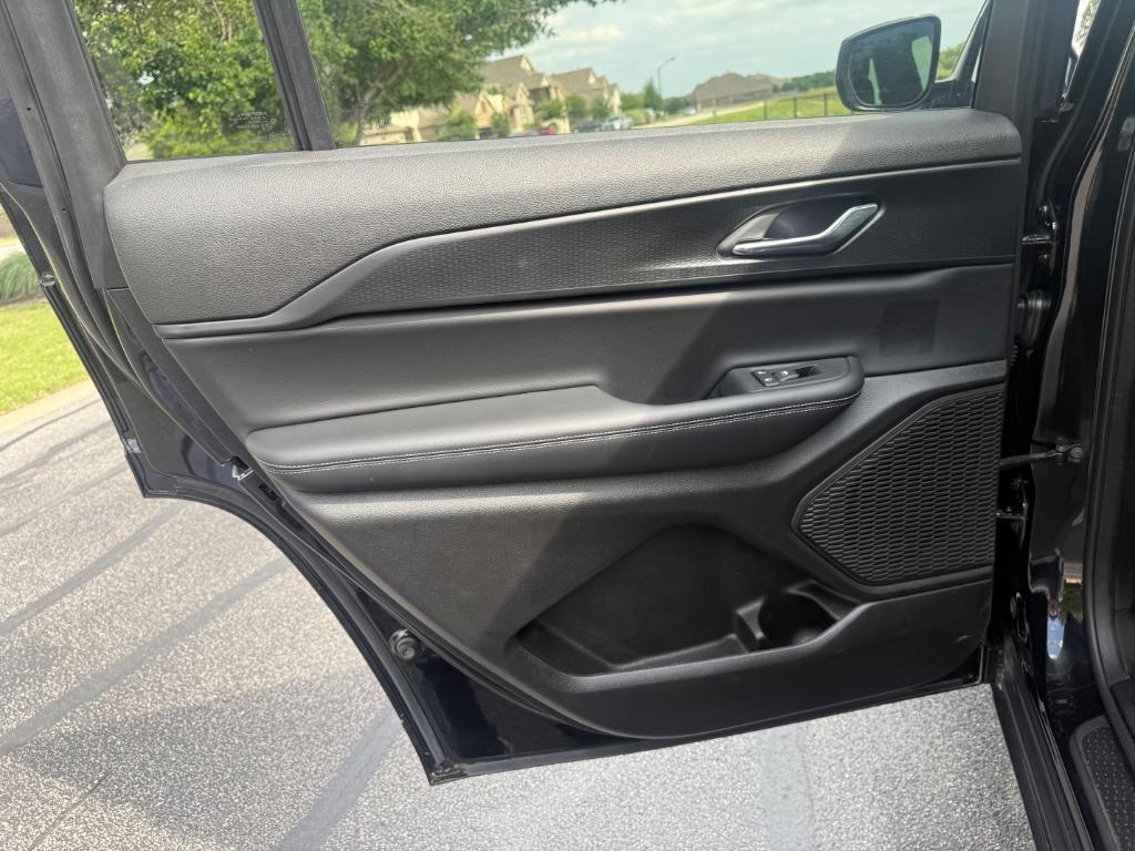 2025 Jeep Cherokee - $31,800