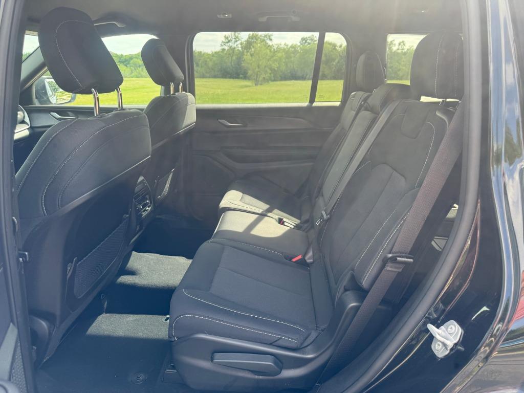 2025 Jeep Cherokee - $31,800