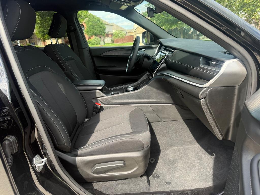 2025 Jeep Cherokee - $31,800
