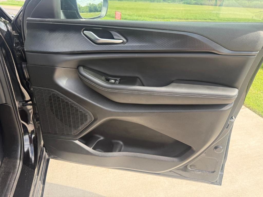 2025 Jeep Cherokee - $31,800