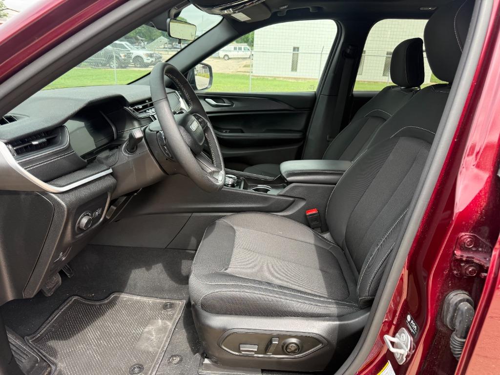 2025 Jeep Cherokee - $28,910