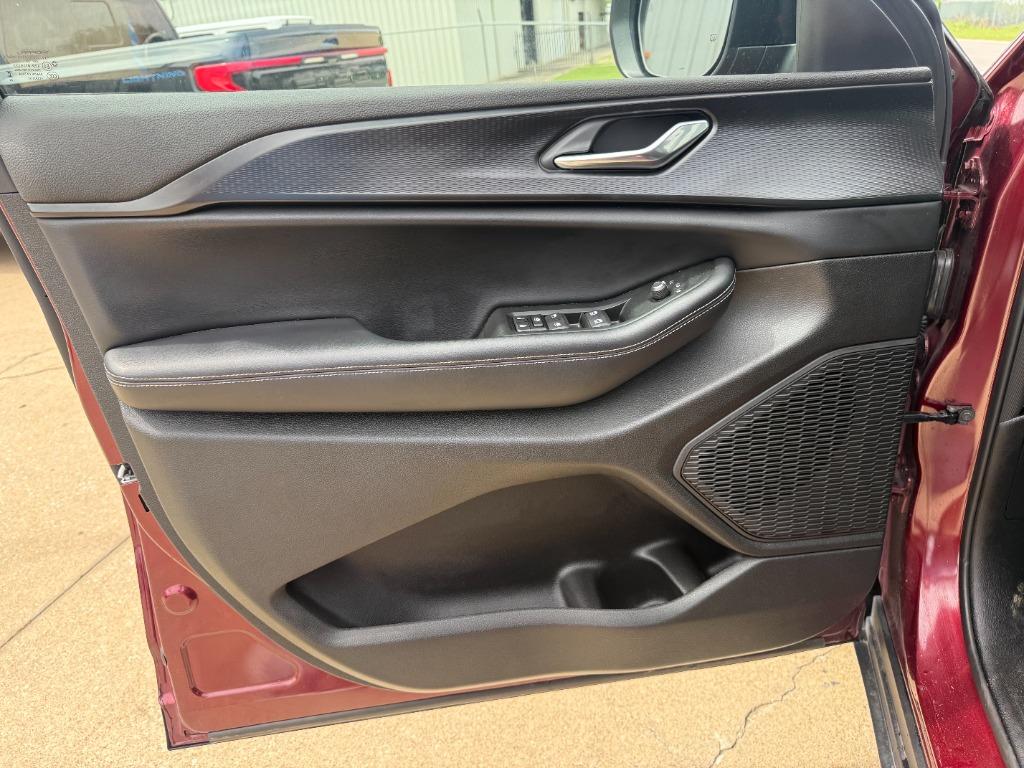 2025 Jeep Cherokee - $28,910