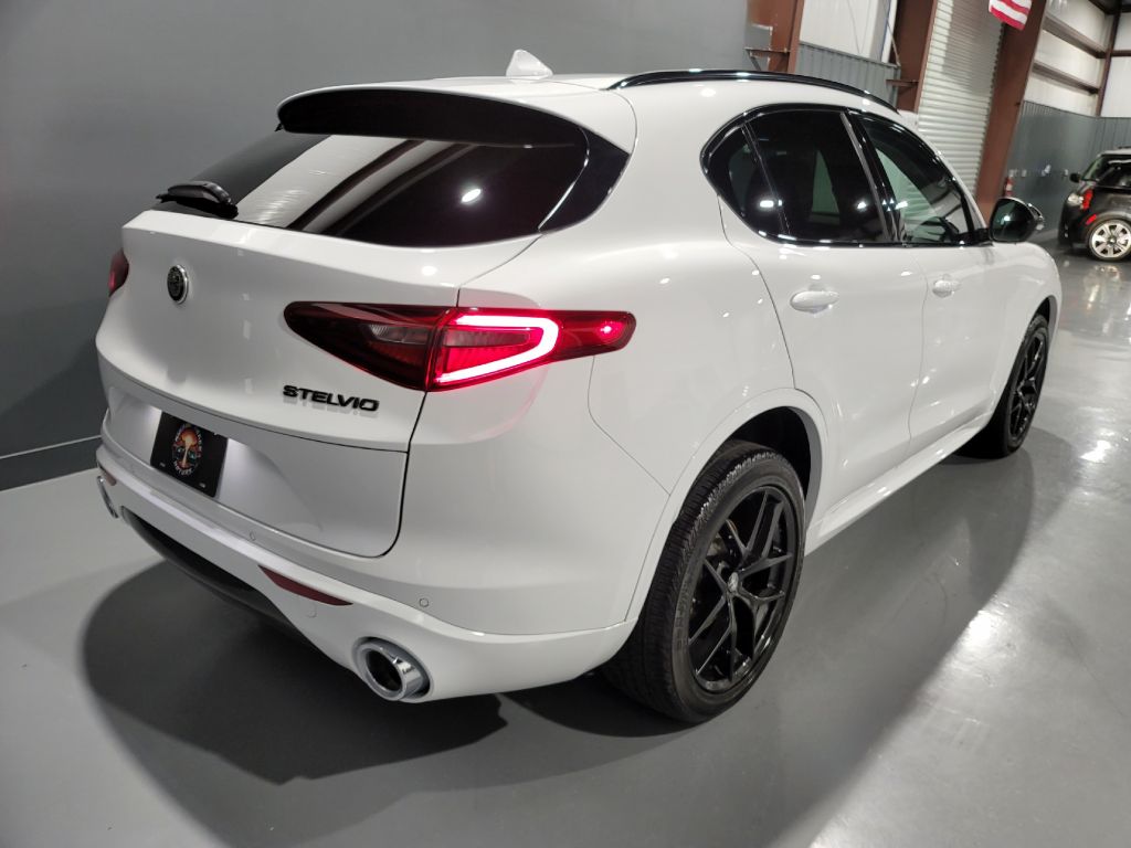 2021 Alfa Romeo Stelvio - $26,595