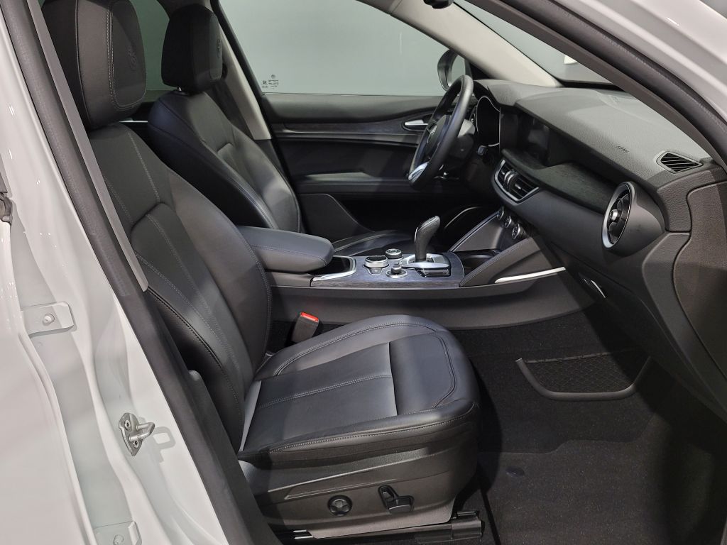 2021 Alfa Romeo Stelvio - $26,595