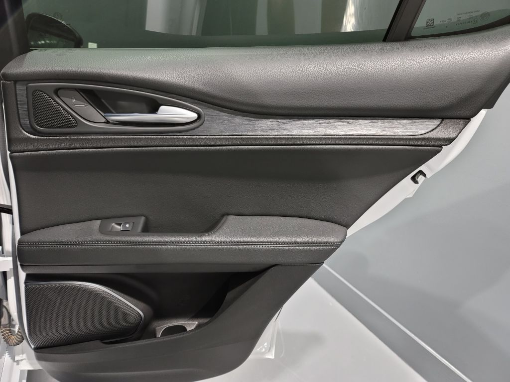 2021 Alfa Romeo Stelvio - $26,595