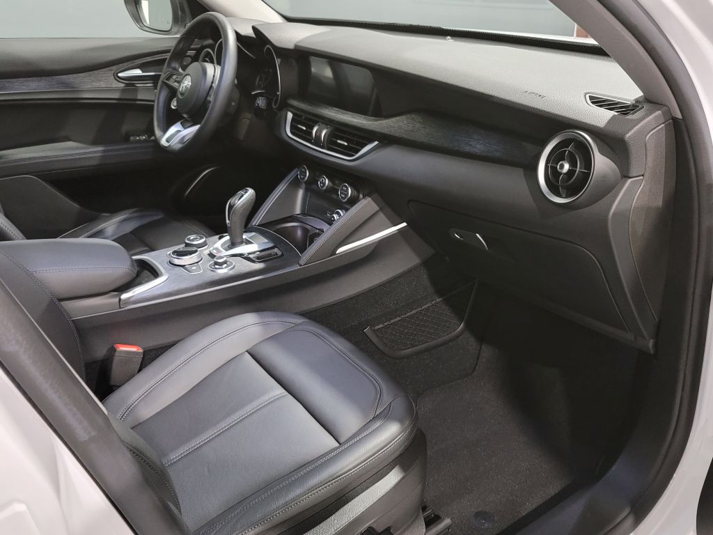 2021 Alfa Romeo Stelvio - $26,595