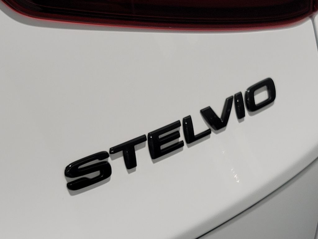 2021 Alfa Romeo Stelvio - $26,595
