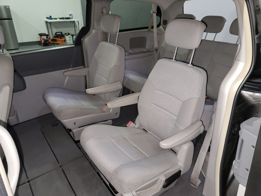 2010 Chrysler Town & Country Touring photo