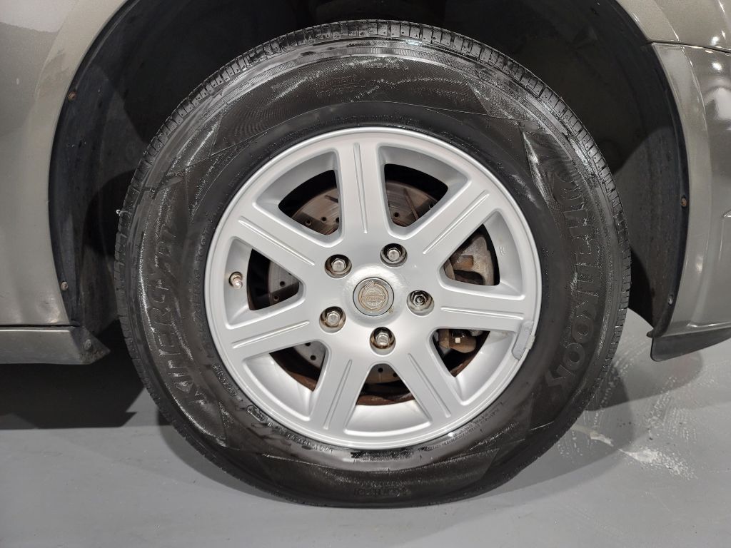 2010 Chrysler Town And Country - $5,895