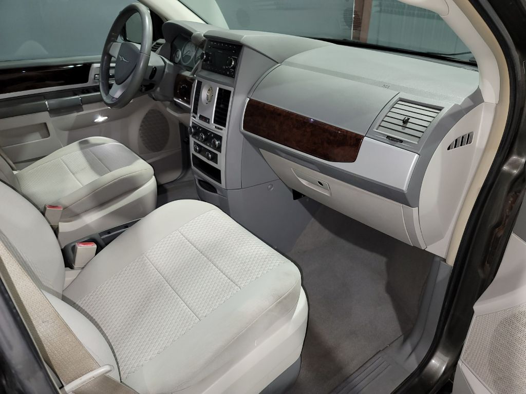 2010 Chrysler Town & Country Touring photo
