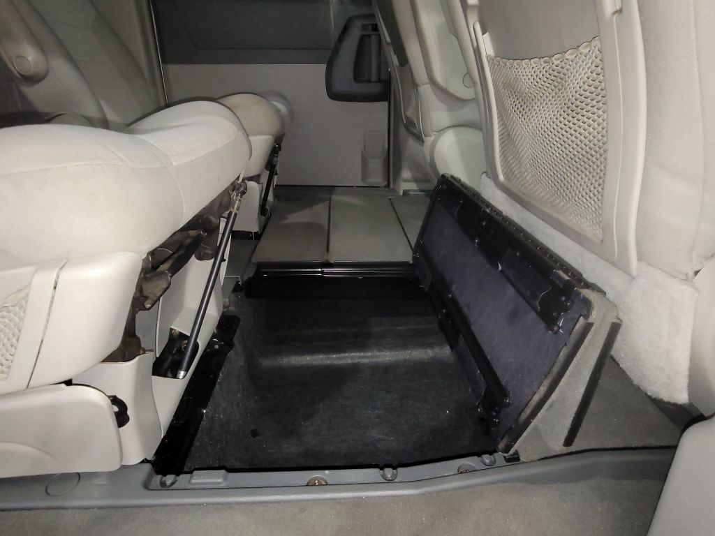 2010 Chrysler Town & Country Touring photo