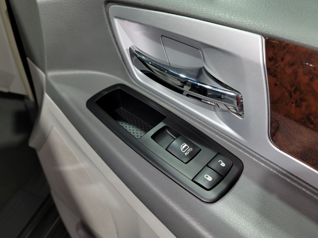 2010 Chrysler Town & Country Touring photo