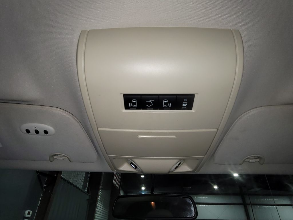 2010 Chrysler Town & Country Touring photo