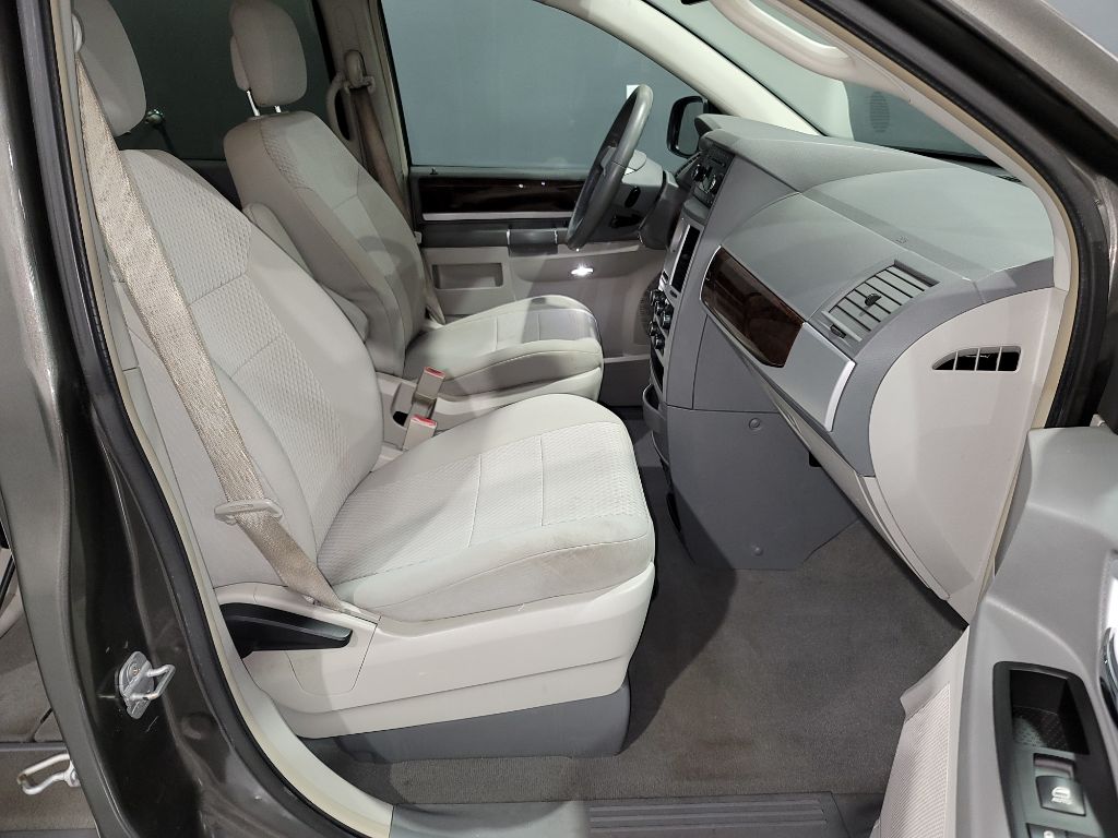 2010 Chrysler Town & Country Touring photo