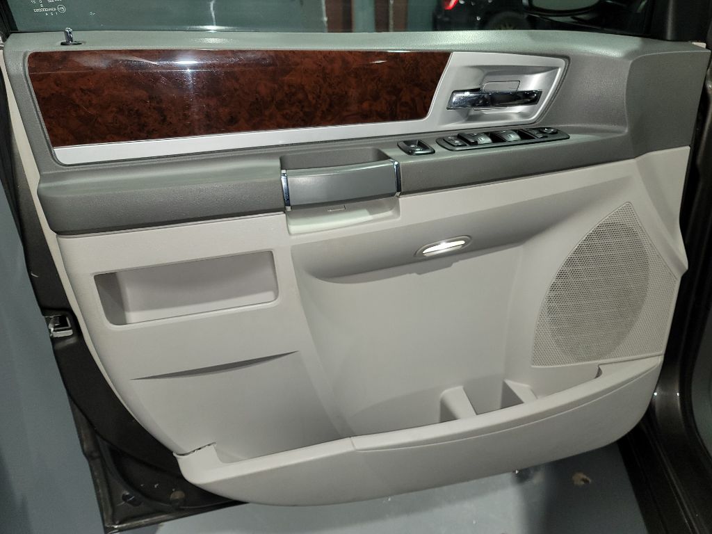 2010 Chrysler Town & Country Touring photo