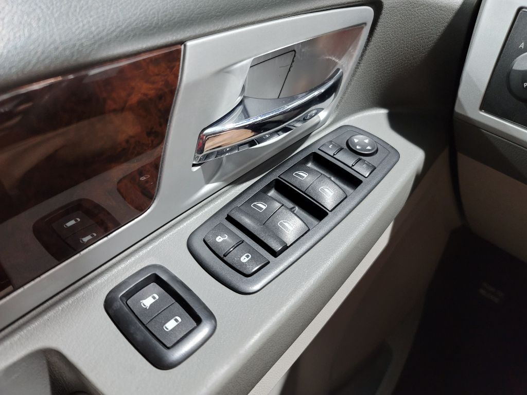 2010 Chrysler Town & Country Touring photo