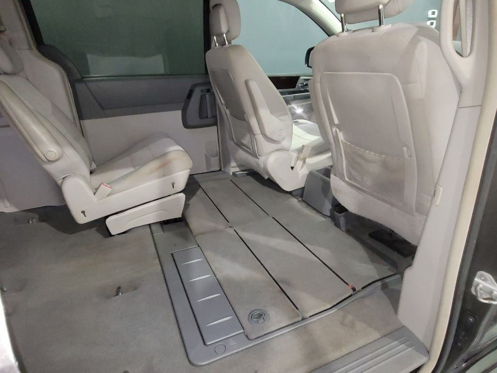 2010 Chrysler Town & Country Touring photo