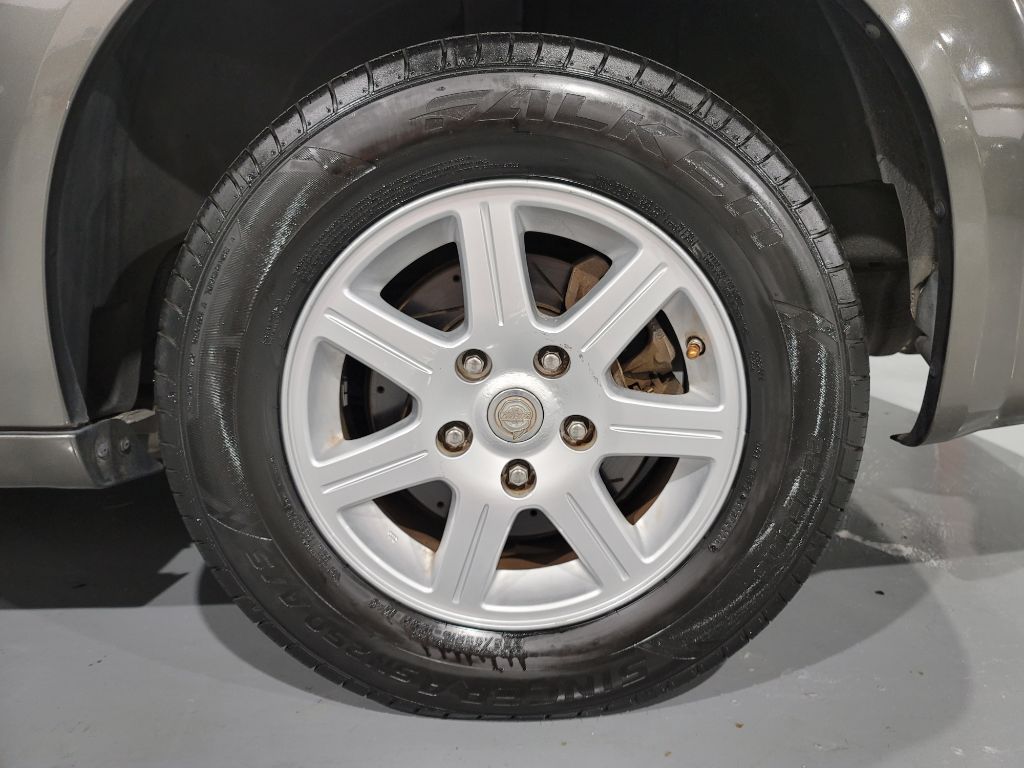2010 Chrysler Town And Country - $5,895