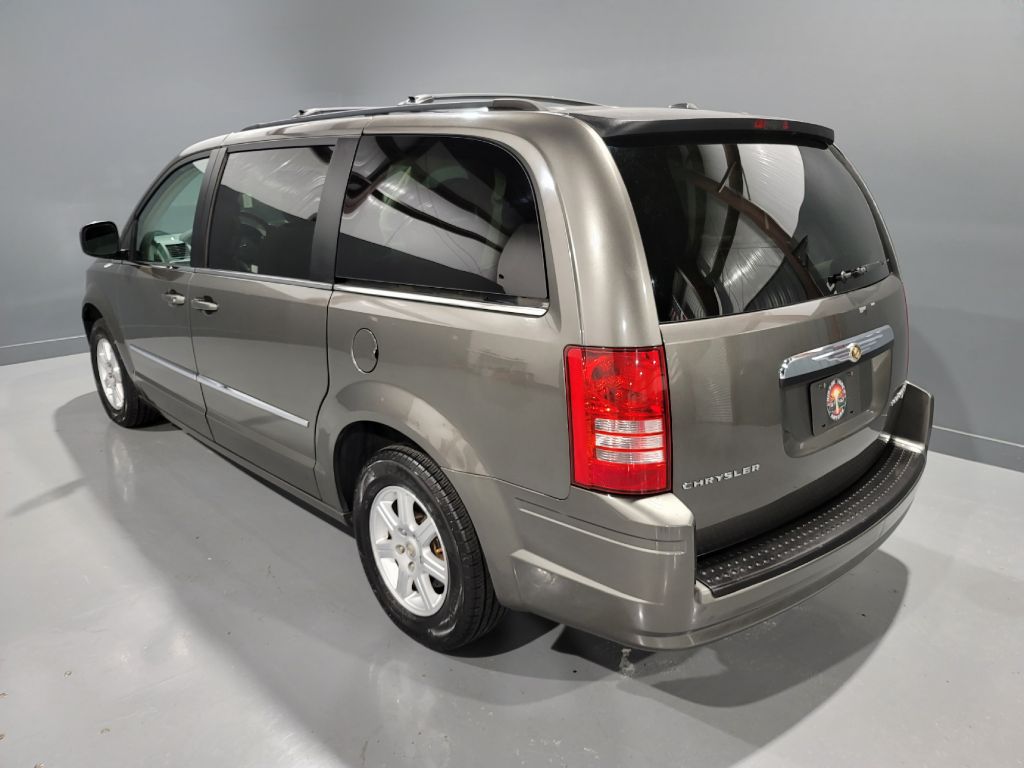 2010 Chrysler Town And Country - $5,895