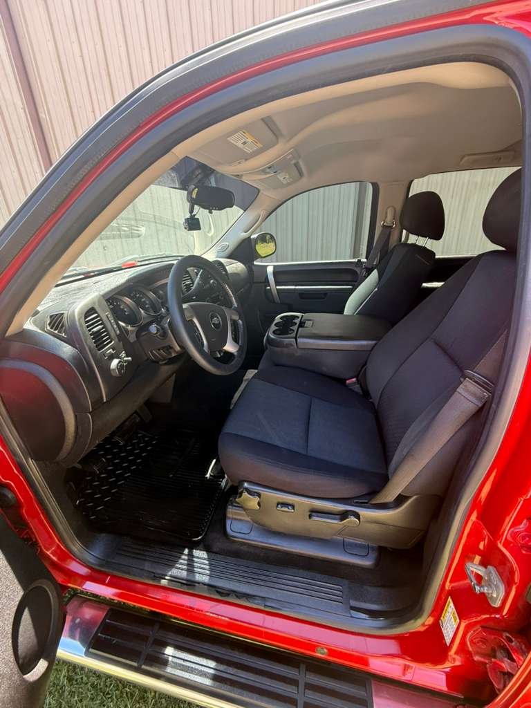 2013 Chevrolet Silverado 1500 - $8,500