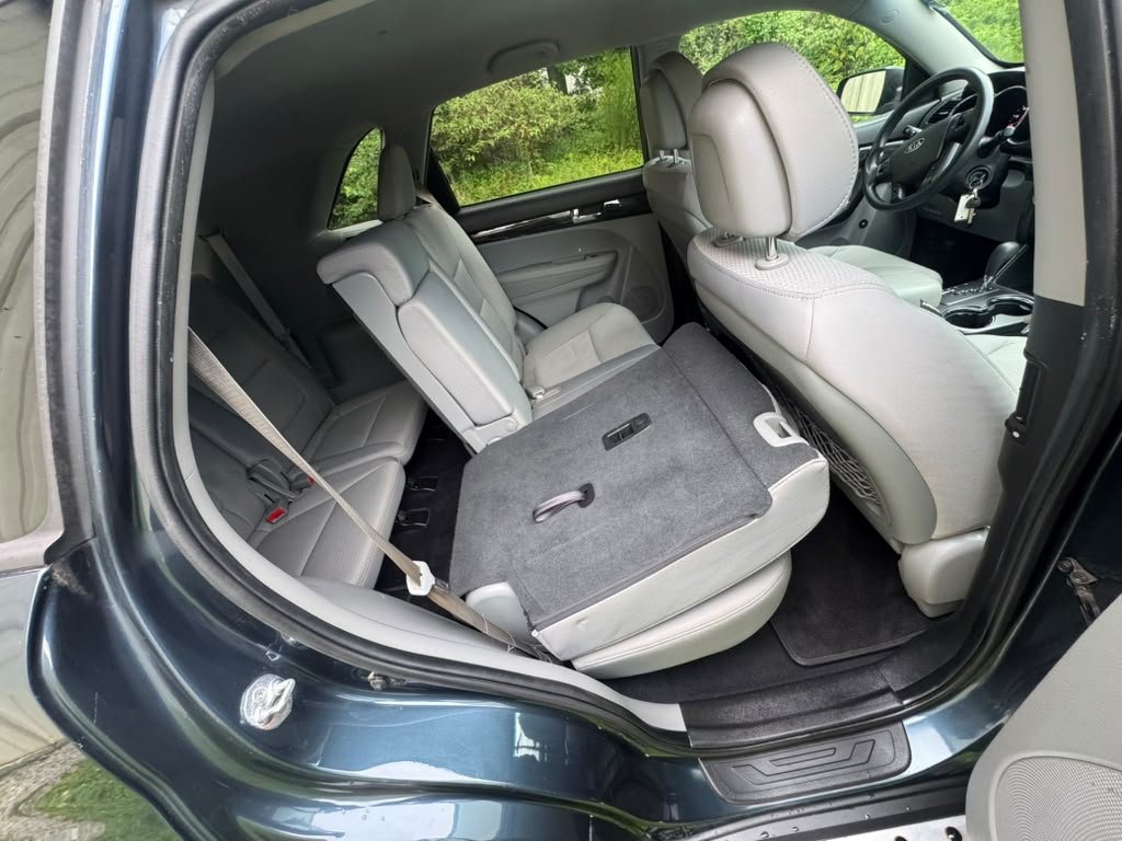 2011 Kia Sorento - $4,500