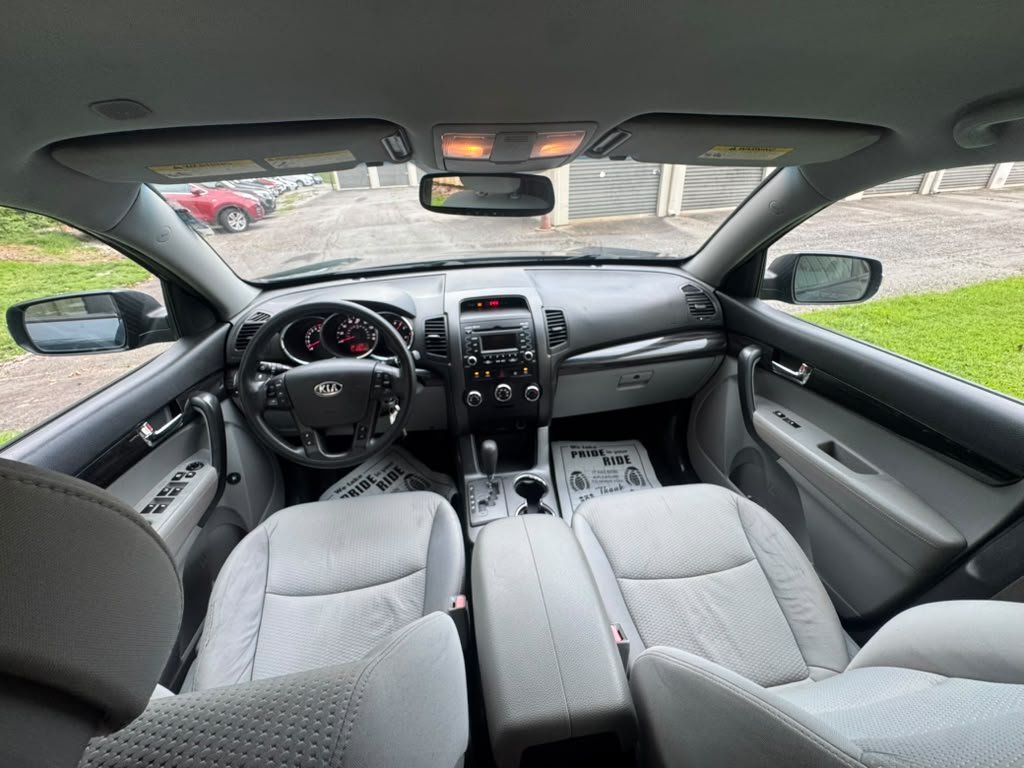 2011 Kia Sorento - $4,500