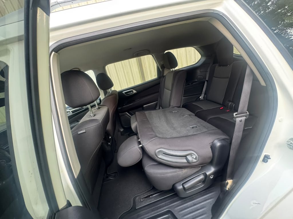 2017 Nissan Pathfinder - $7,300
