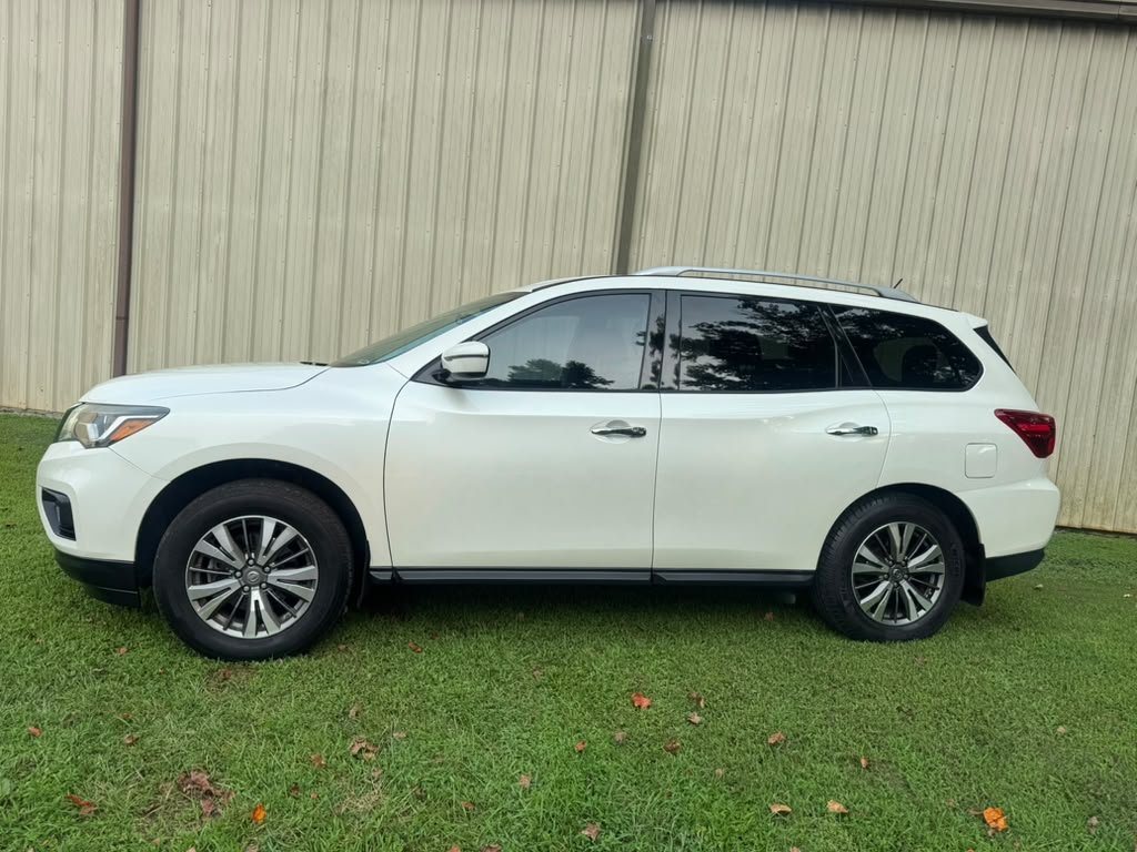 2017 Nissan Pathfinder - $7,300