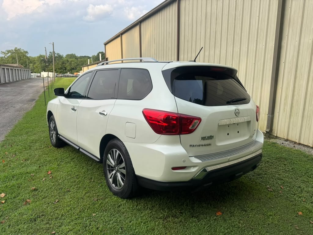 2017 Nissan Pathfinder - $7,300